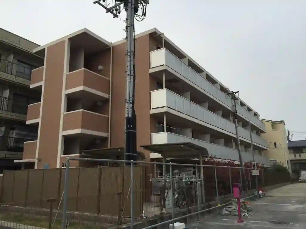 レオパレスアザレア 外観
